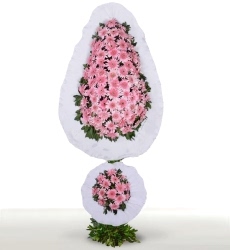 Pembe gerbera ile hazırlanmış çift katlı ayaklı nikah, düğün ve açılış çiçeği.